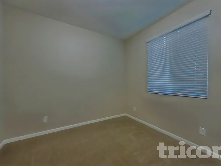 17852 W Daley Ln — Photo 13