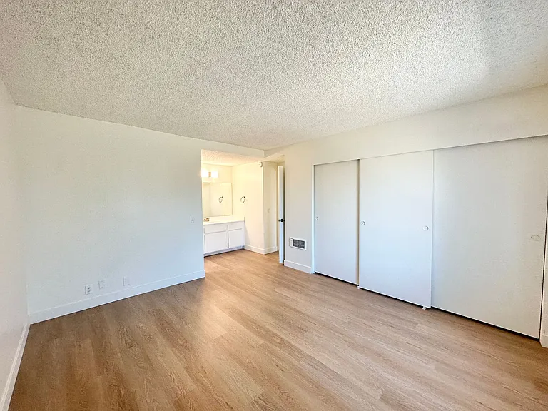 Bolsa Gardens Apartment Homes — Photo 23