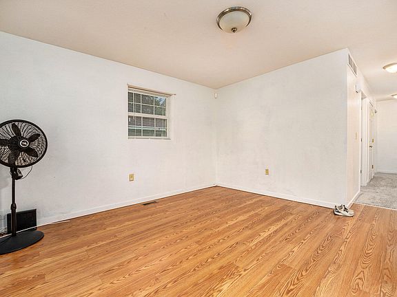 4th image of 710 E Saint Joseph St