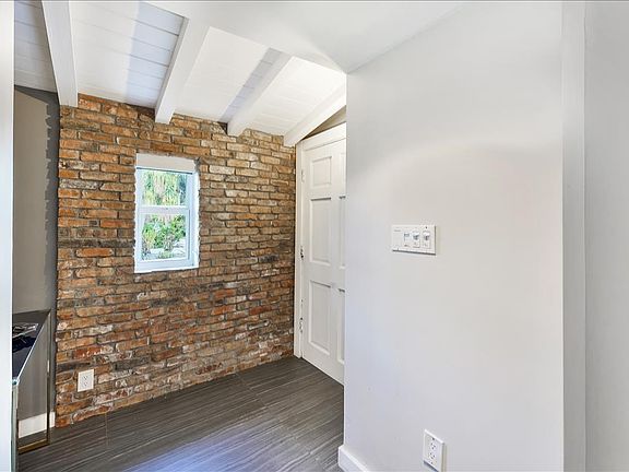 3rd image of 7821 Coquina Dr