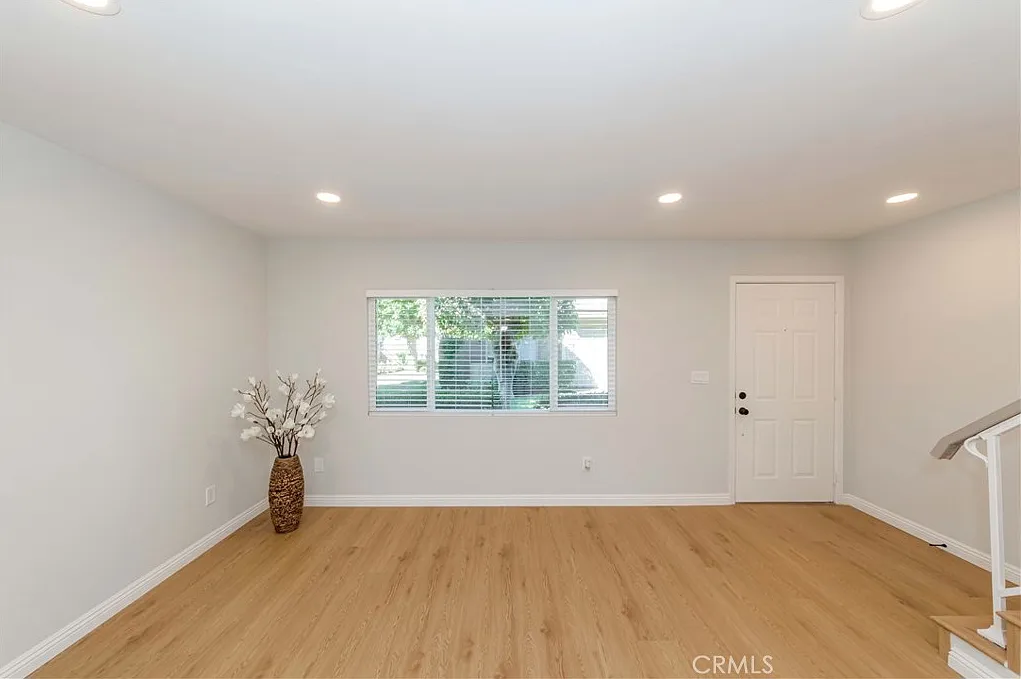 2 bed, 2.0 bath, 1073 sqft, $3,100 — Photo 2