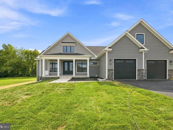135 Mistletoe Ln, Harpers Ferry, WV 25425