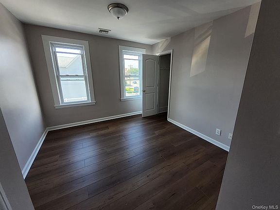 5th image of 90 Hempstead Ave