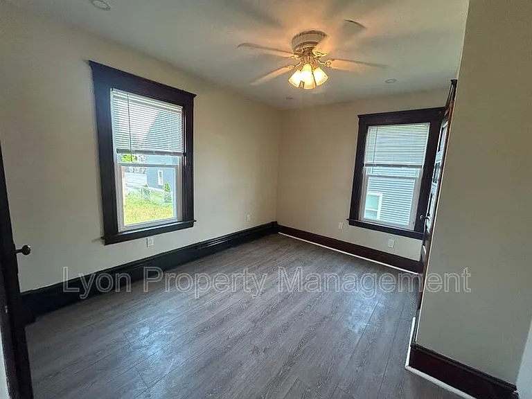 568 Elm St #1 — Photo 6