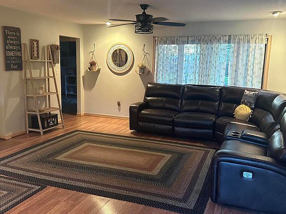 2nd image of 1039 Loretta Pl