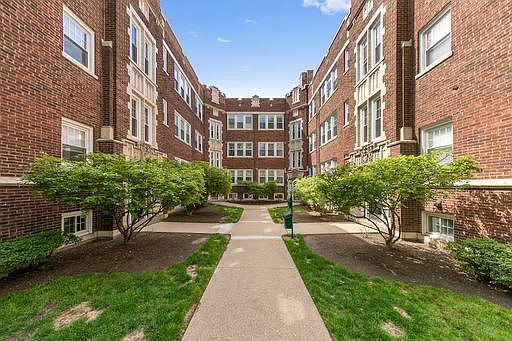 2nd image of 1055 W Glenlake Ave #1