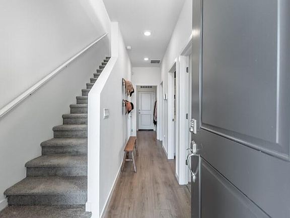 3rd image of 861 Villa St