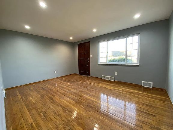 2nd image of 310 College Park Dr