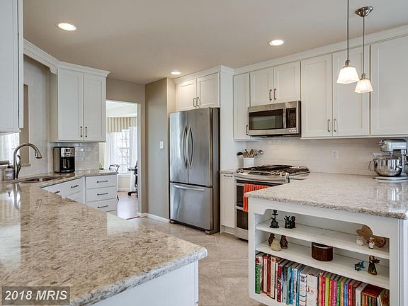 3rd image of 8064 Morning Meadow Ct