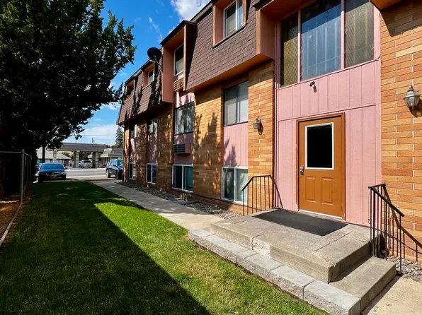 3 Level Apartment building - Selah WA