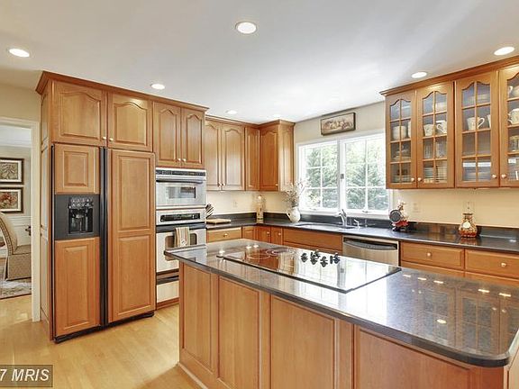 4th image of 6600 Belle Chase Ct