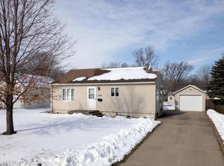1233 Parallel St, Chaska, MN 55318