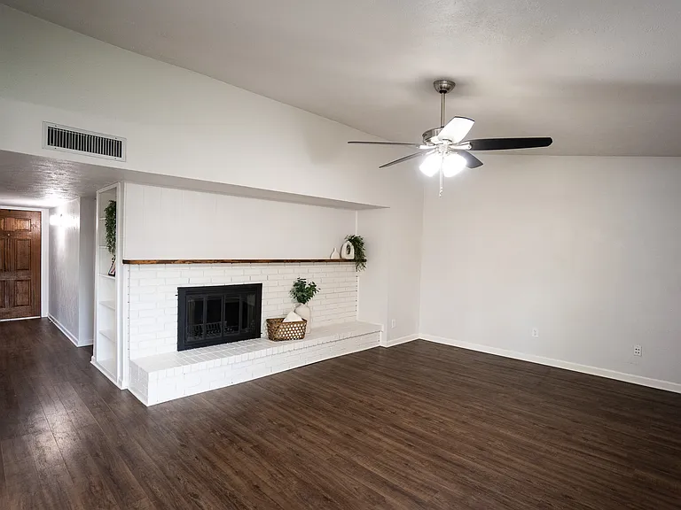 5097 Roberts Dr — Photo 4