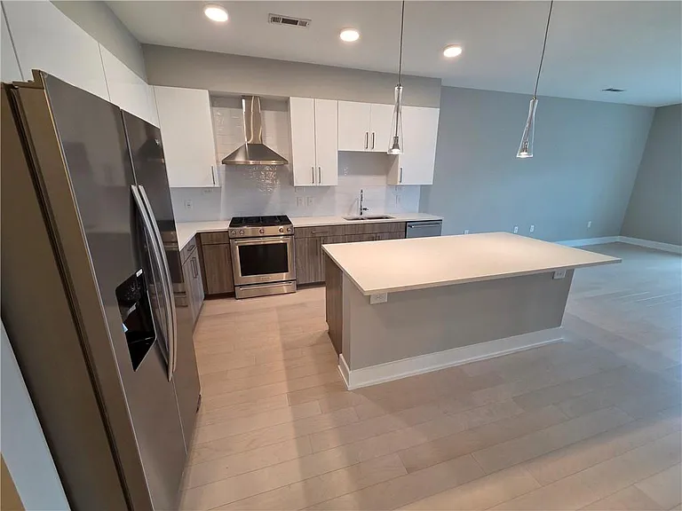 775 Juniper St NE #608 — Photo 1