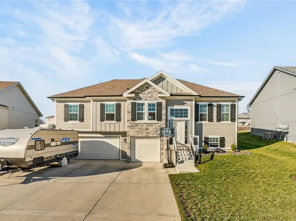 1012 Poplar Ln, Liberty, MO 64068