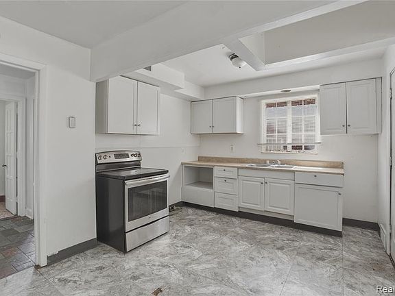 5th image of 16661 Linwood St
