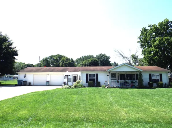 1204 Sycamore Dr, Rock Falls, IL 61071