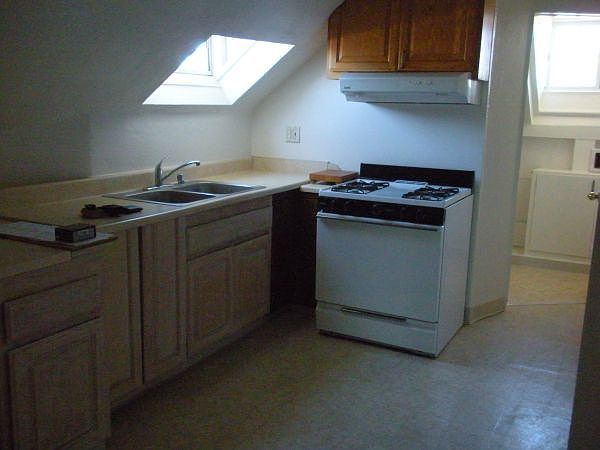 2nd image of 2288 Irving Ave