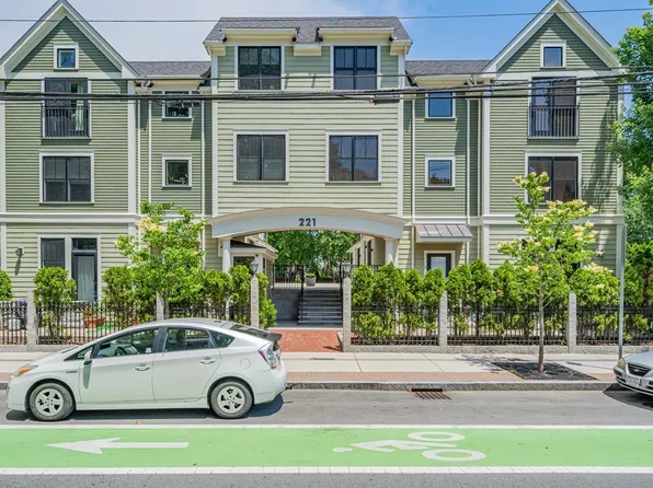 221 Beacon St APT 3, Somerville, MA 02143