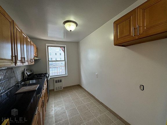4th image of 2710 30th Ave APT 3B