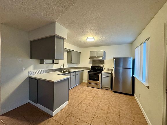 3rd image of 944 33rd Ave #34