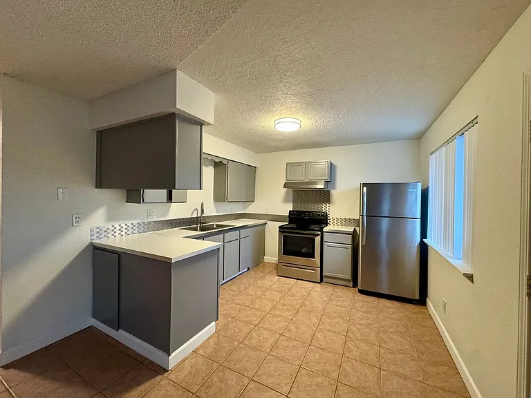 Dry Creek Apartments — Photo 25