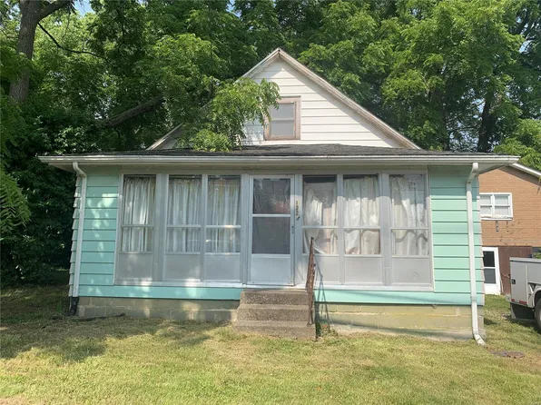 1224 Vandalia St, Hillsboro, IL 62049