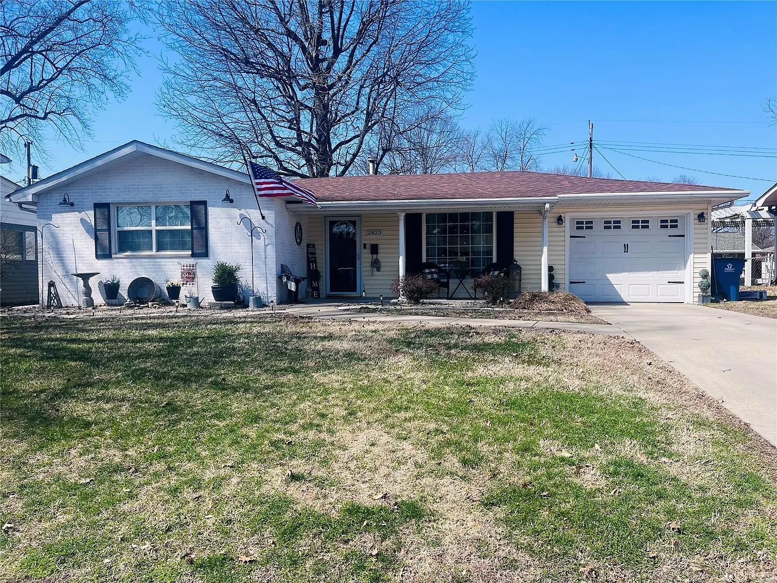 2823 Sunset Dr photo 1