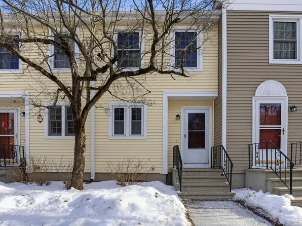 117 Fox Hollow Way, Manchester, NH 03104