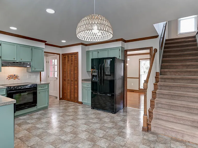 2416 Bendemeer Dr — Photo 6
