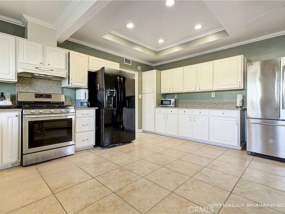 5th image of 942 Oleander St