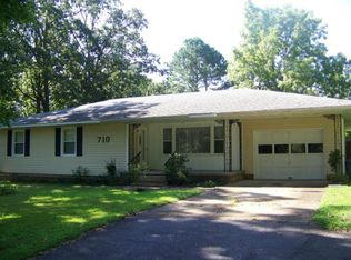 710 Eastwood Dr, West Plains, MO 65775