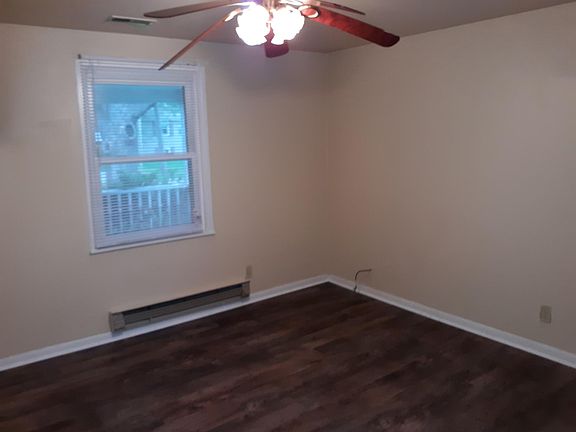 3rd image of 110 Chesapeake Ct