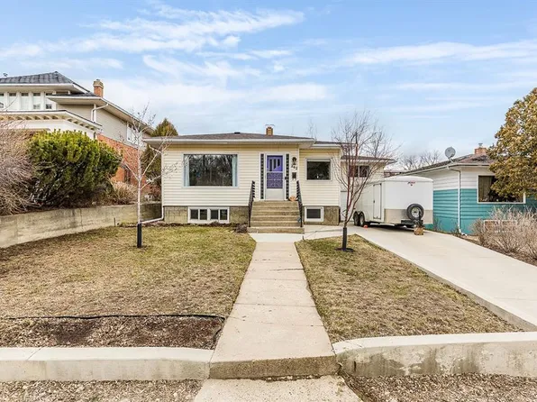 262 S 5th St SE, Medicine Hat, AB T1A 0M6