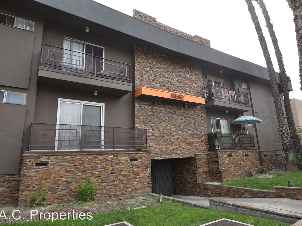 1st image of 6512 Woodman Ave APT 3