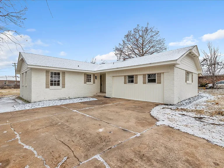 10313 N McKinley Ave — Photo 20