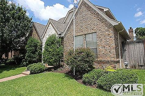 2nd image of 2321 Bedford Cir