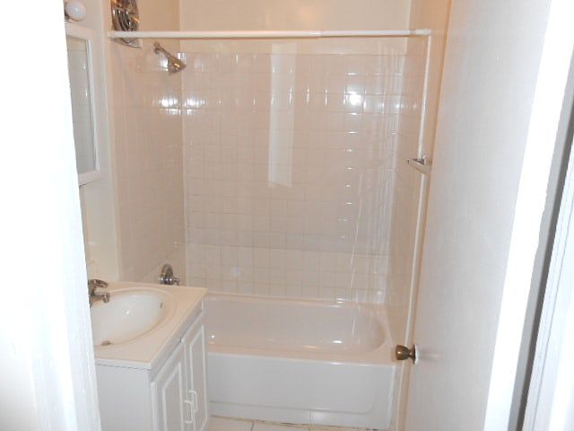 1st image of 851 W Cornelia Ave APT Gdn