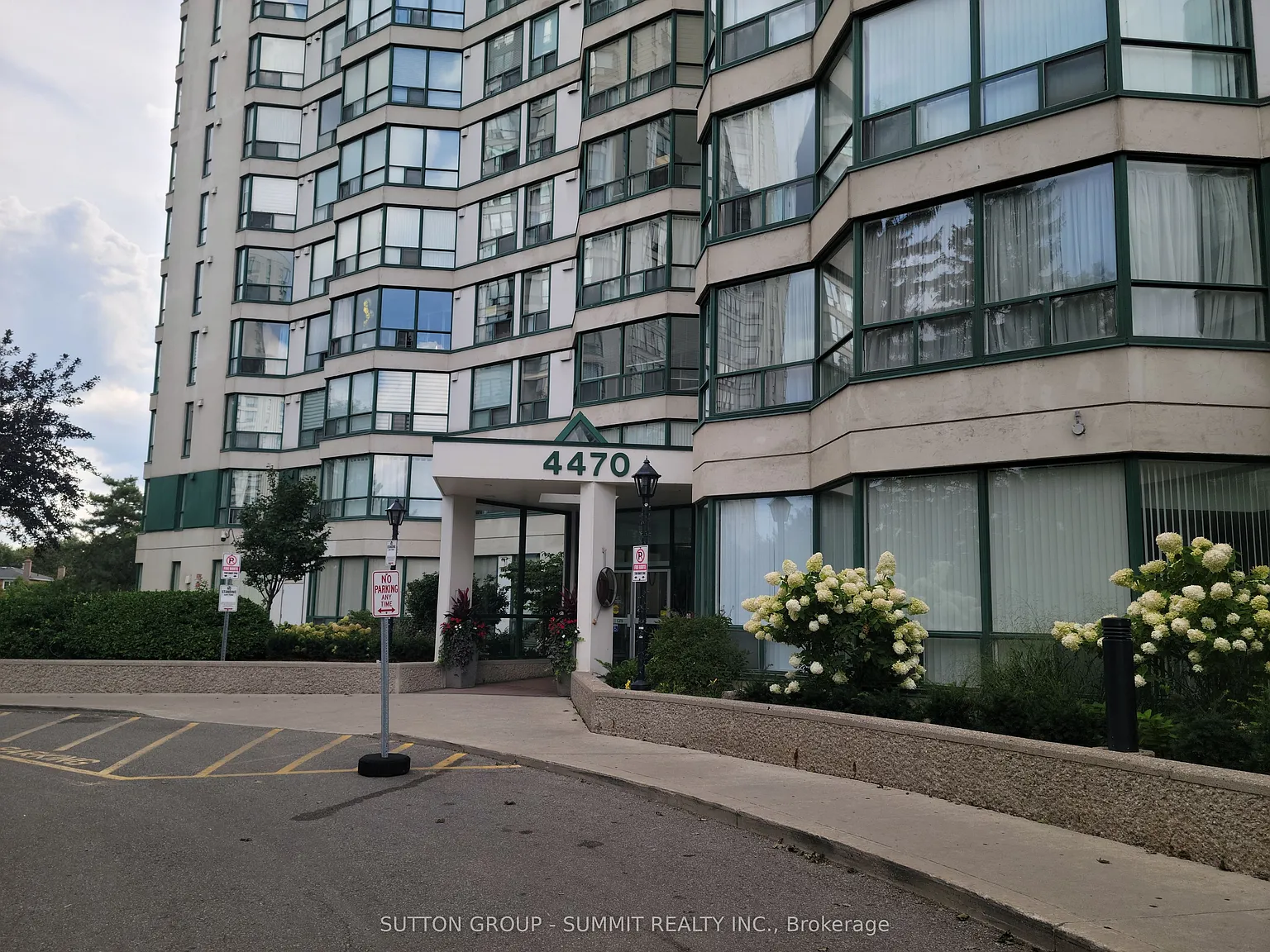 3 bed, $3,000 — Photo 2