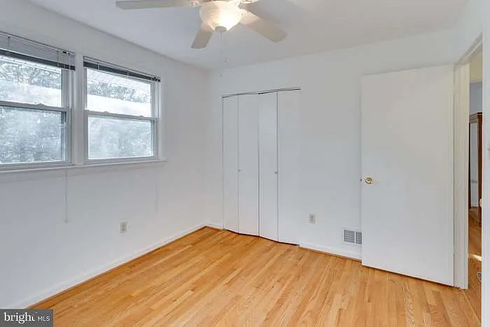 9715 Laurel St — Photo 11