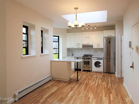 3rd image of 632 11th St APT 8