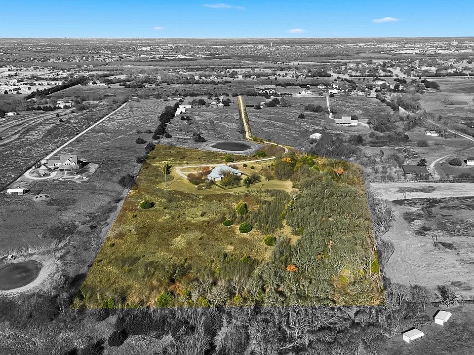 1st image of 831 Cullins Rd