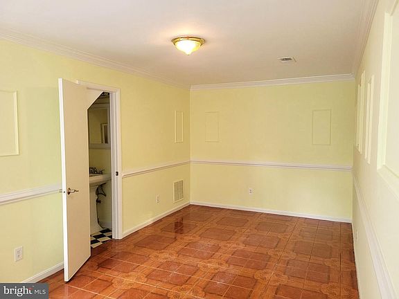 5th image of 9711 Hagel Cir