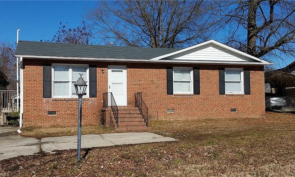 2nd image of 3009 E Wendover Ave