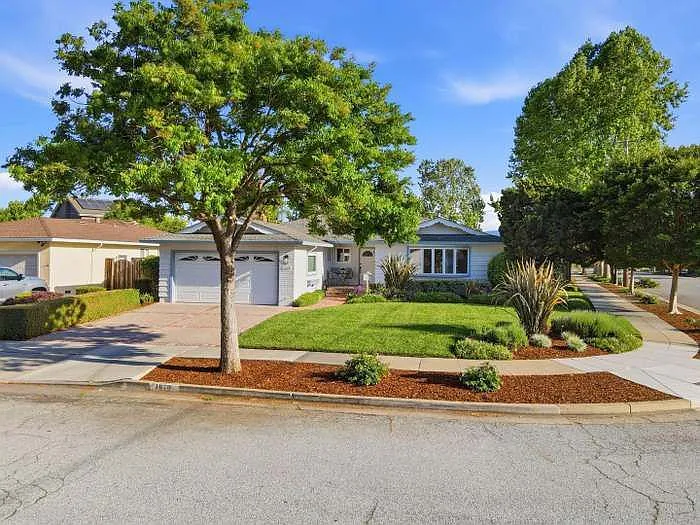 1670 Andalusia Way — Photo 14