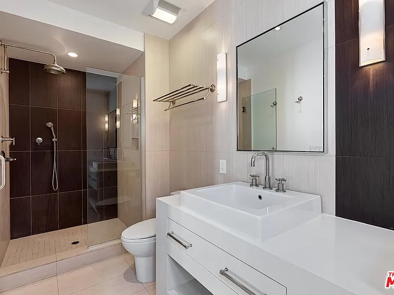 2134 La Mesa Dr — Photo 37