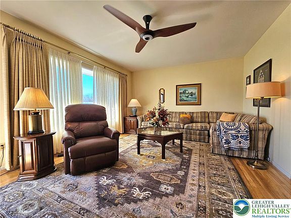 4th image of 3933 Norfolk Dr