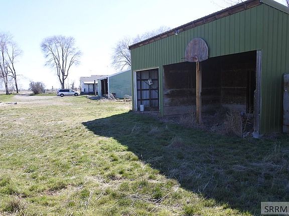 3rd image of 3335 E County Line Rd