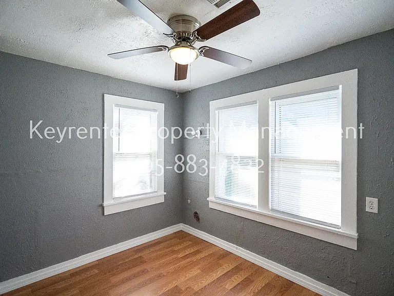 338 SE 41st St — Photo 9
