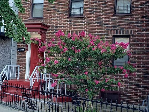 2nd image of 736 Bergen St